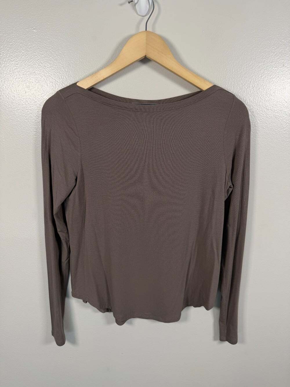 Vince Curved Hem Modal Tee Knit Long Sleeve Top Size XS Minimal Boatneck Brown